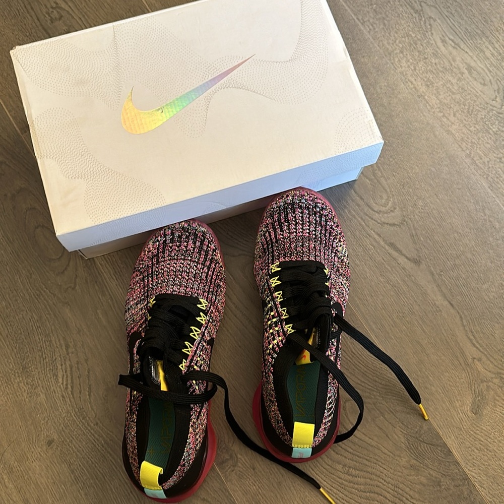 BNIB women’s Nike Air VaporMax FlyKnit 3 (Sz 7.5)